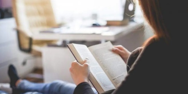 Rekomendasi Novel Fiksi Terbaik yang Wajib Kamu Baca untuk Petualangan Seru dan Menggugah Emosi